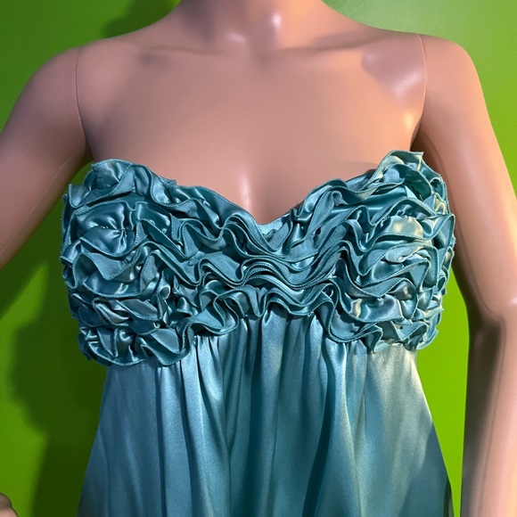 Betsey Johnson Evening | Black Label | Lined Silk Ruffled Bodice Strapless Dress - Picture 4 of 16